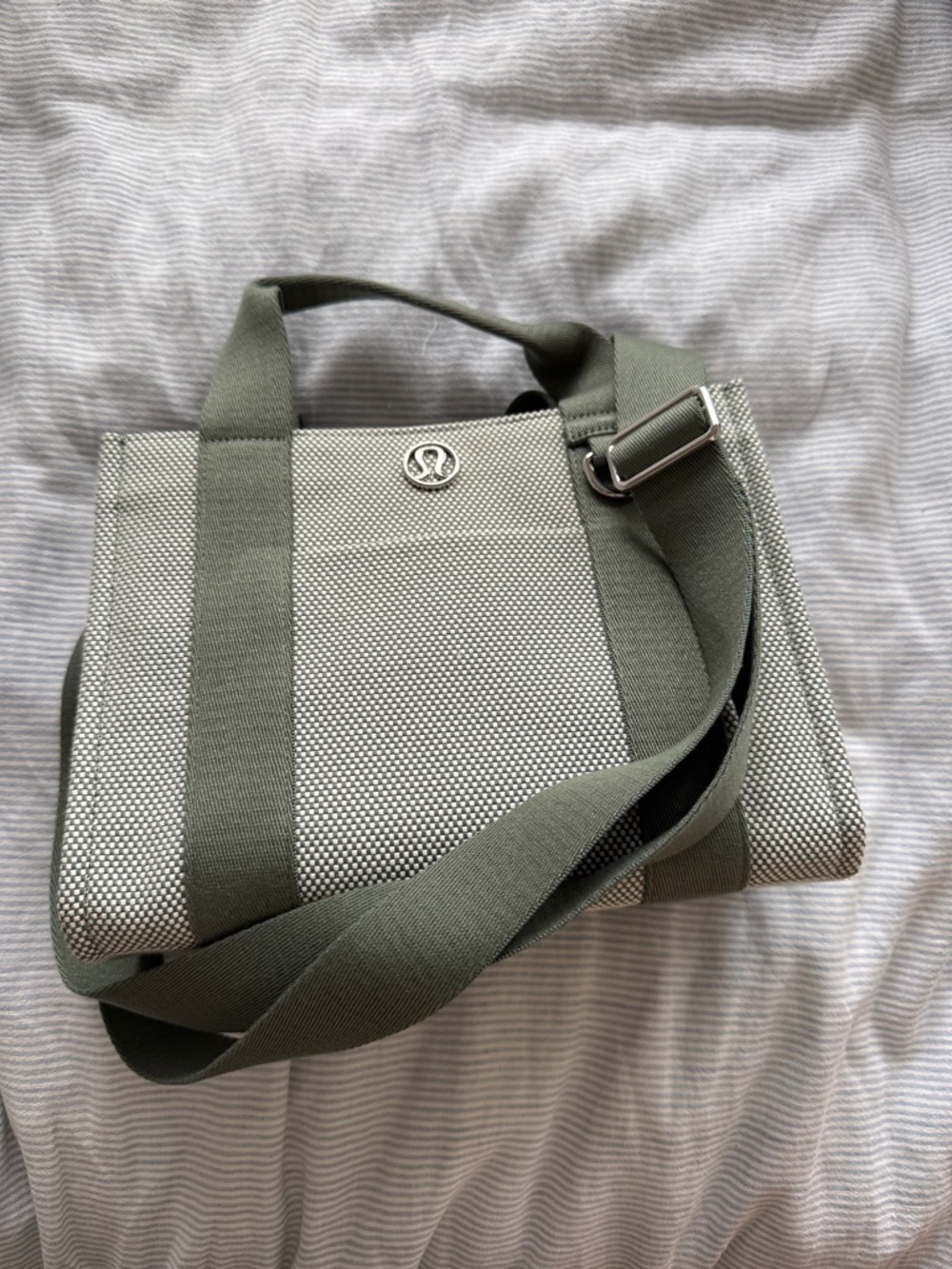 lululemon athletica Olive Green and Cream Canvas Tote - Picture 2 of 3
